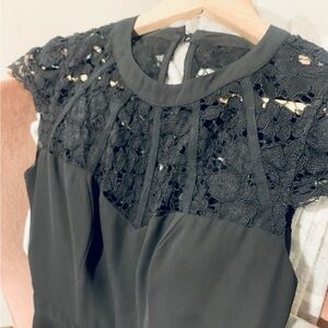 🍀3 FOR $15🍀 | Review | Black | Lace | Faux Rib Detail | Medium | Tank | Shell